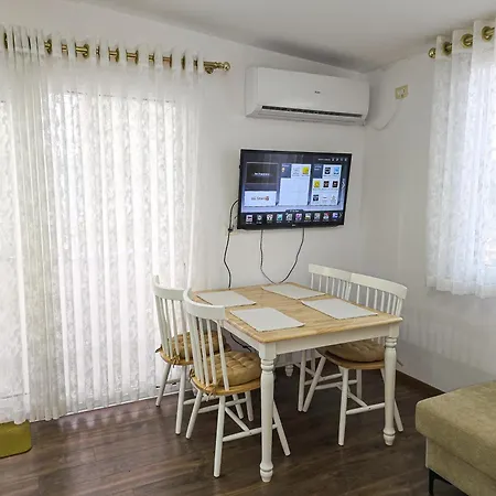 Apartman Lake Park 2br Tirana