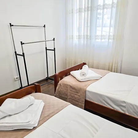 Lake Park 2br *
