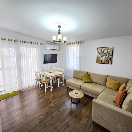 Lake Park 2br *