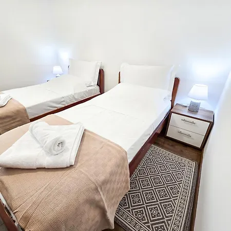 Lake Park 2br *