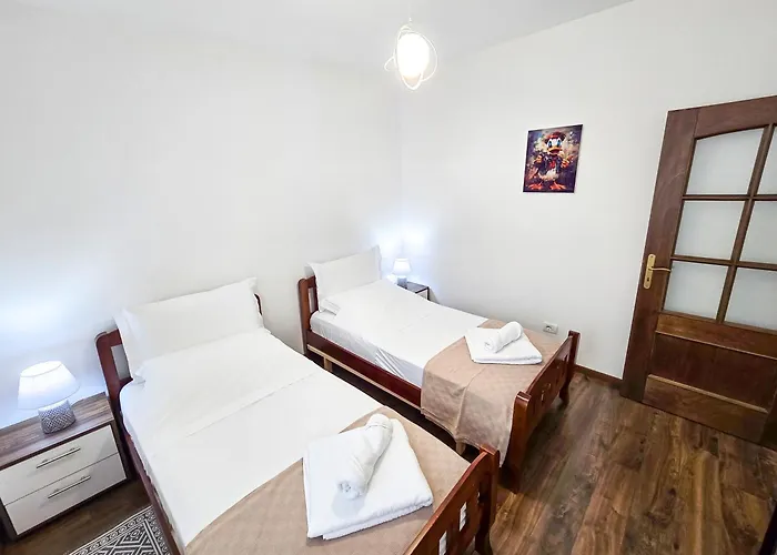 Lake Park 2br * تيرانا