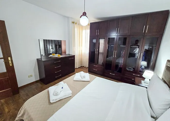 Lake Park 2br تيرانا