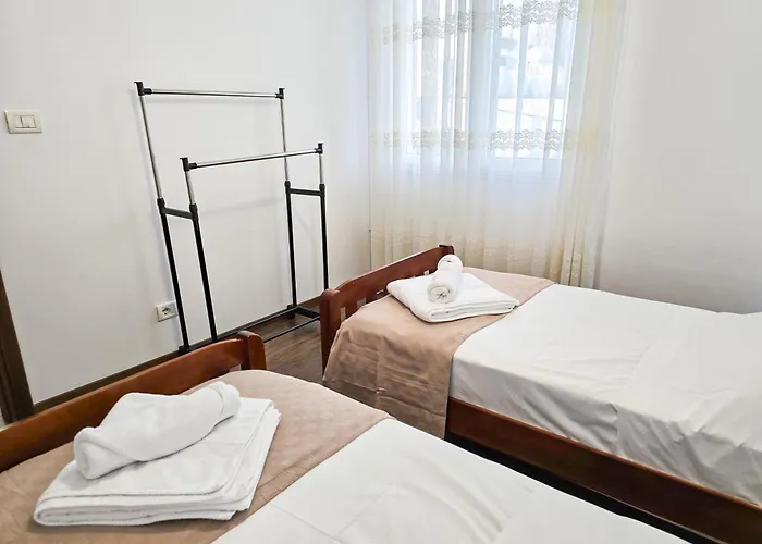 Lake Park 2br *