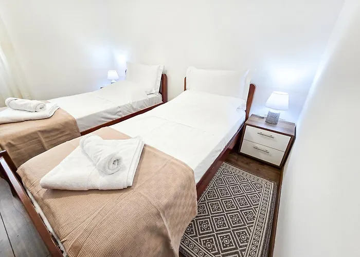 Lake Park 2br *